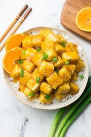 Tofu de naranja al horno crujiente