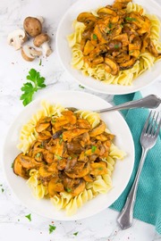 Stroganoff de hongos veganos