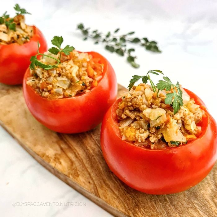 Tomates rellenos con soja texturizada