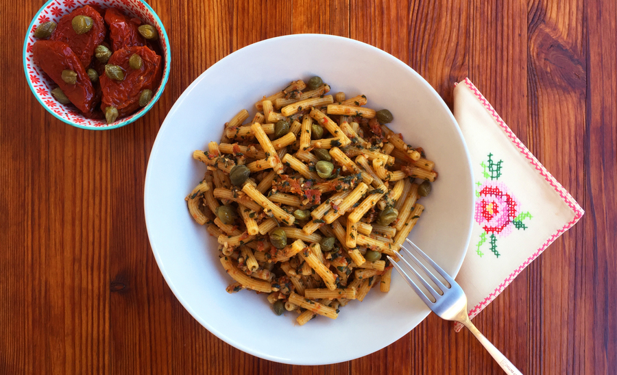 Pasta con pesto rojo