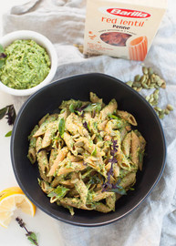 Pasta con pesto de aguacate